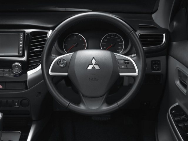new-2015-mitsubishi-triton-steering