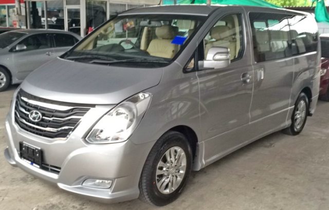 2014-Hyundai-H1-Deluxe-front2-side