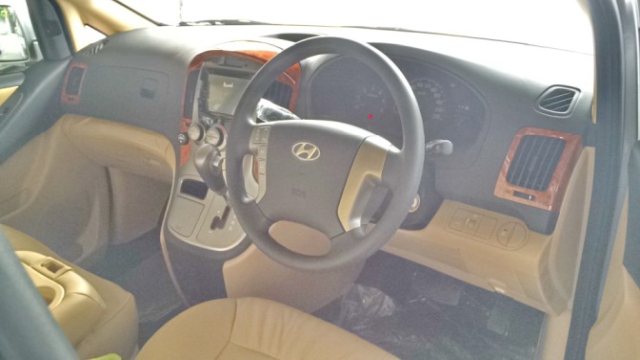 2014-Hyundai-H1-Deluxe-steering