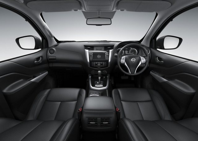 2015-Nissan-Navara-NP300-interior