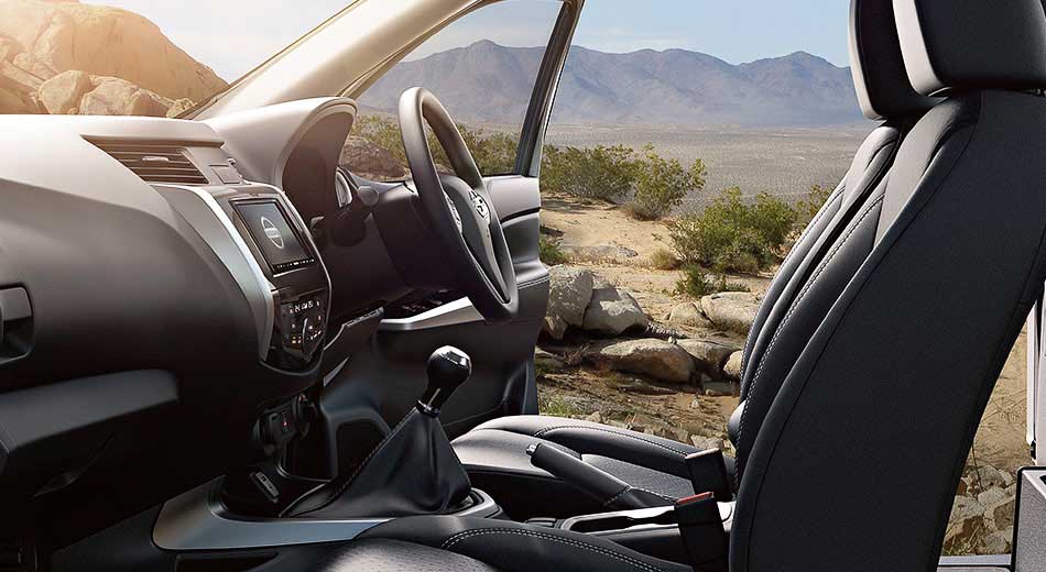2015-navara-extra-cab-interior-comfort-small