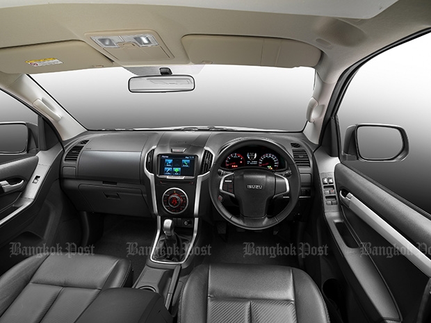 2016 Isuzu Dmax Double Cab front interior