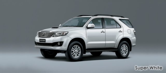 super-white-fortuner