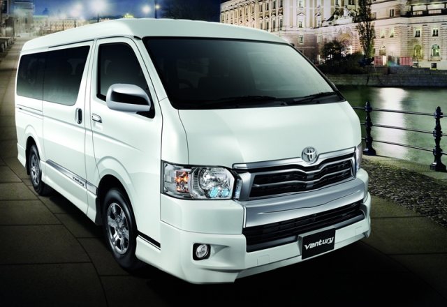 Toyota Ventury 2015 1