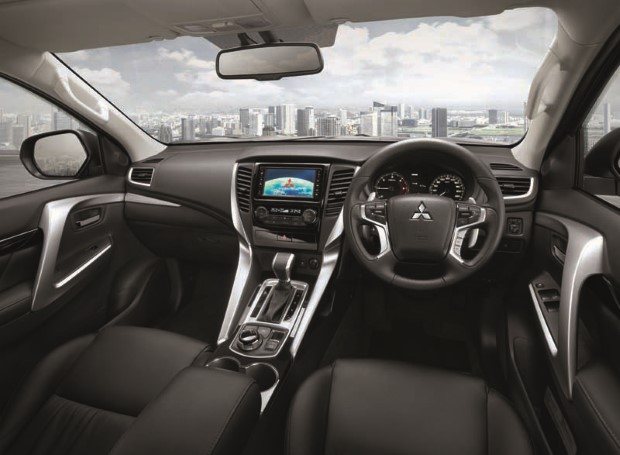 2016 mitsubishi pajero sport front interior