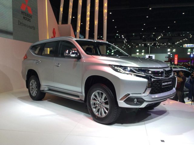 2016 mitsubishi pajero sport front side