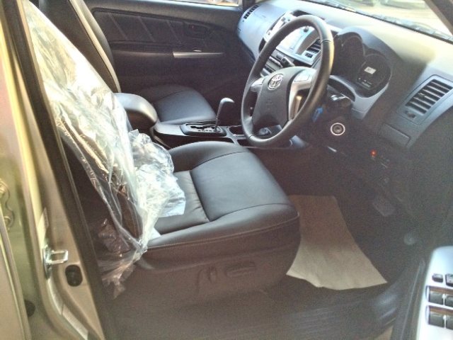Toyota Hilux Vigo Front Seats