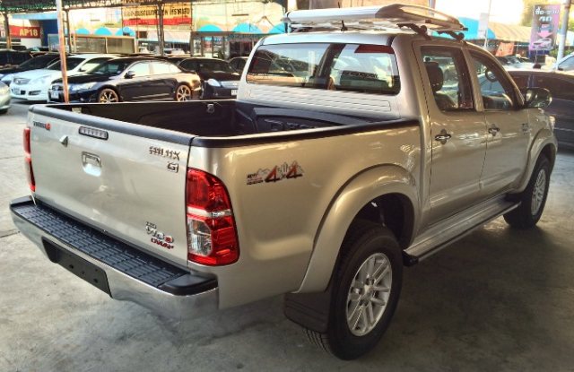 Toyota Hilux Vigo 3000 cc Auto Side